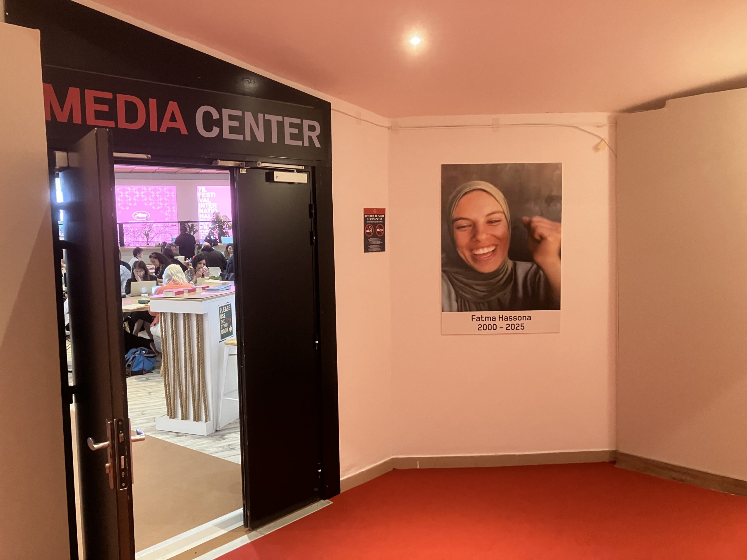 狙い撃ちで殺された女性ジャーナリストの叫び『手に魂を込め、歩いてみれば』